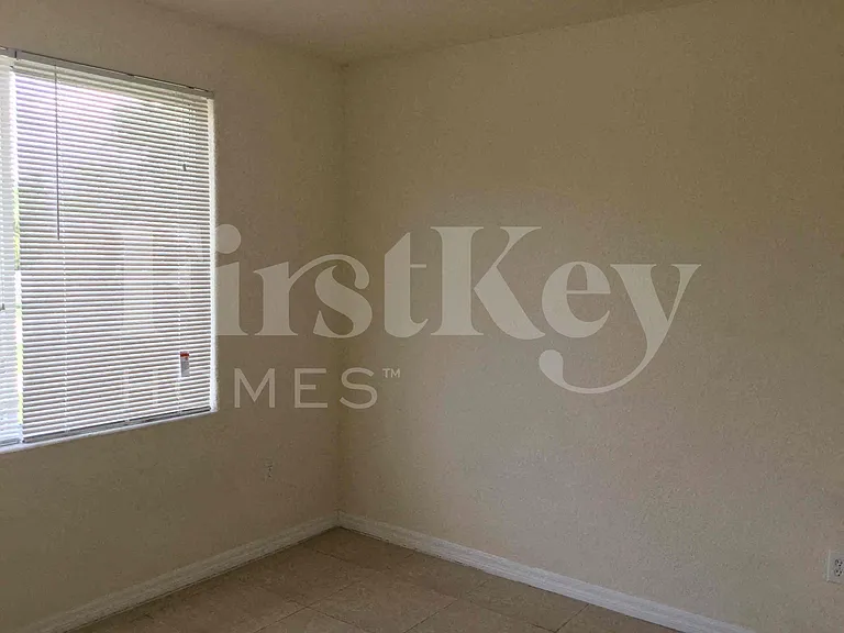 1009 NE 16th Ave — Photo 10