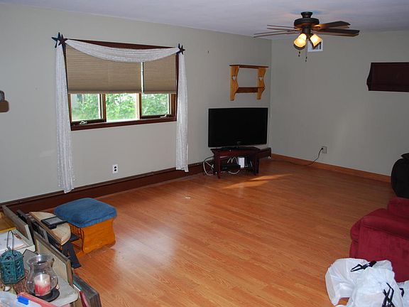 2nd image of 709 Beachwood Blvd