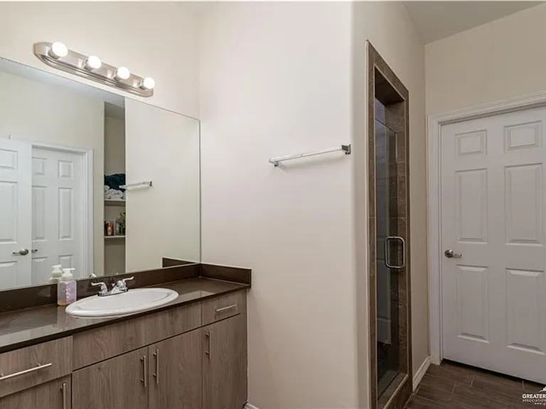 2218 N Hester St #2 — Photo 6