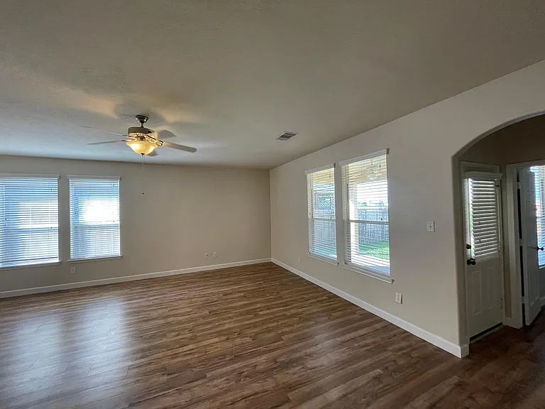2313 Cantabria Ln — Photo 10