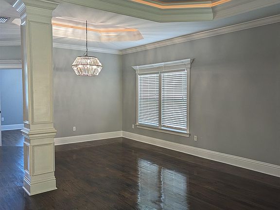 3rd image of 40 Tuscany Trce
