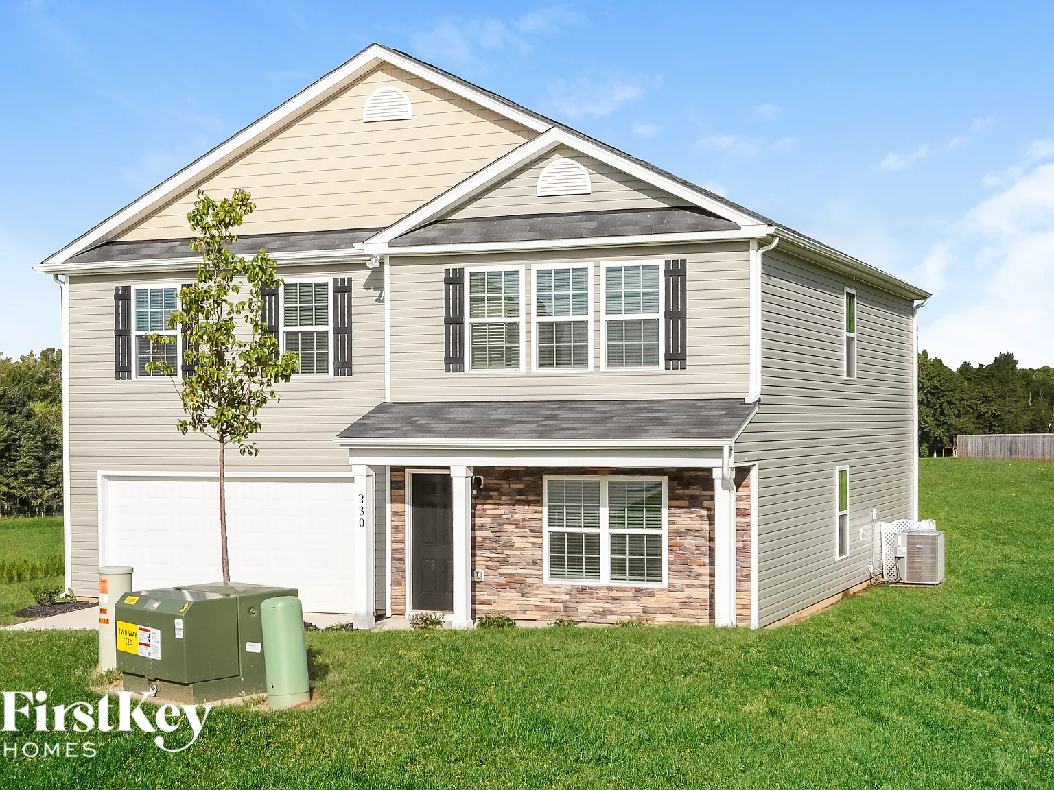 4 bed, 2.5 bath, 2712 sqft, $2,495 — Photo 2