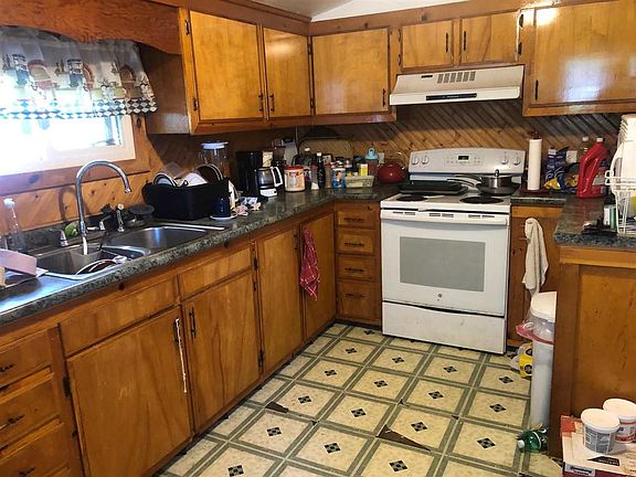 5th image of 27 Dexter St