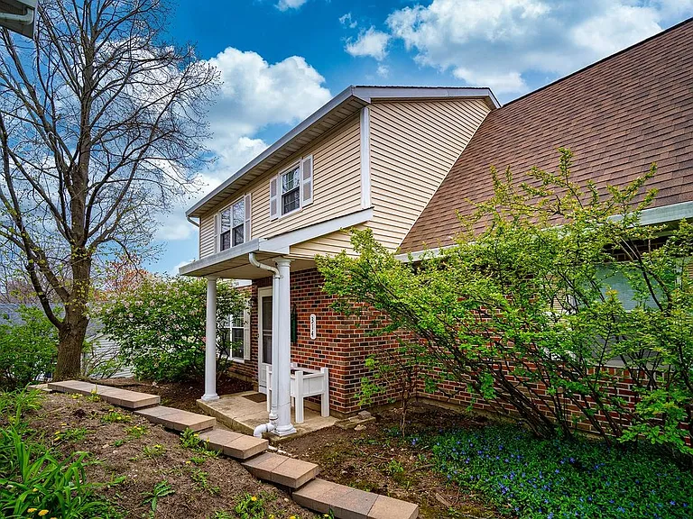 314 Jasmine Ct — Photo 2