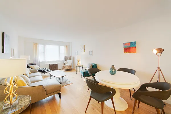 Sold by R New York | media 18