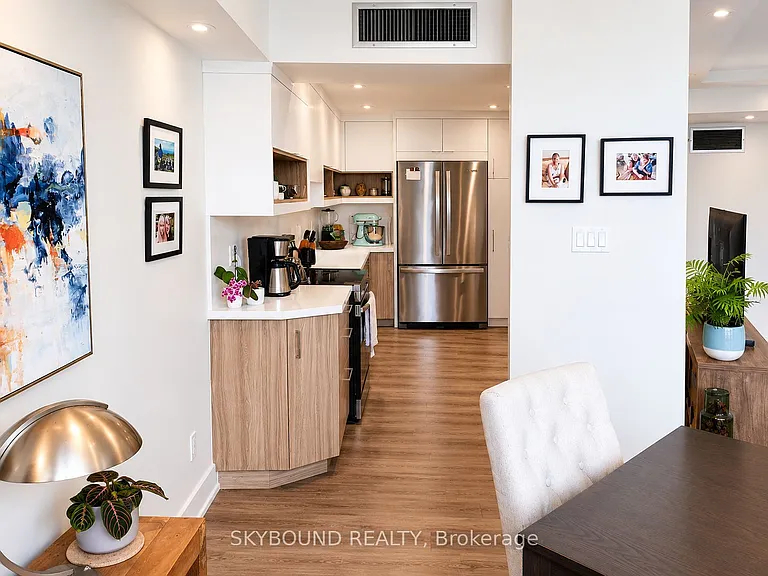 1360 Rathburn Rd E #1705 — Photo 11