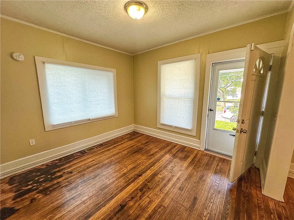 1 bed, 1.0 bath, 1526 sqft, $1,250 — Photo 2