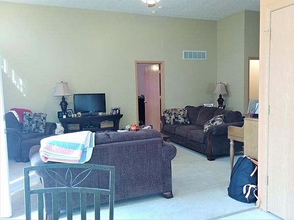 5th image of 426 W Hunters Dr
