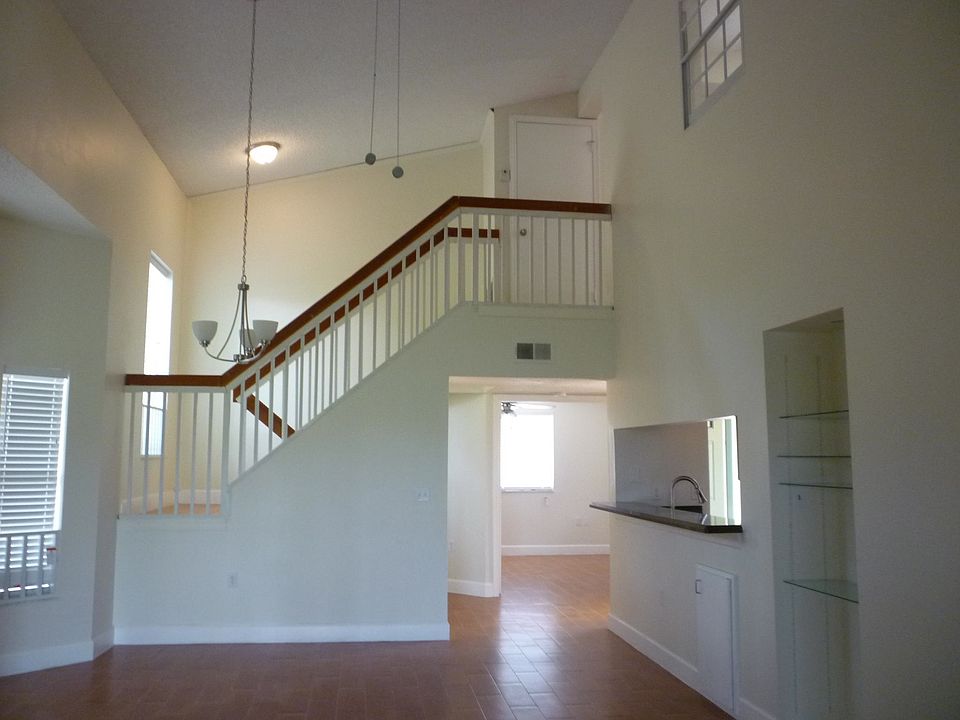 1st image of 15206 Glenmoor Dr