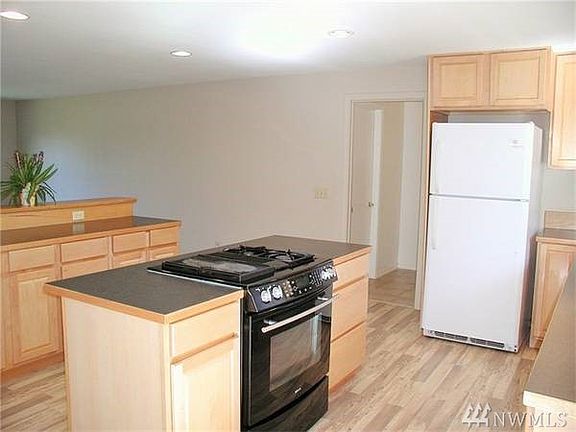 5th image of 284 Dundee Dr