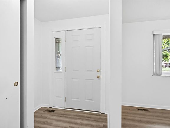 5th image of 1032 Hyde Park Dr