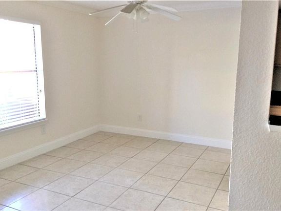 3rd image of 854 Shoreline Cir #854