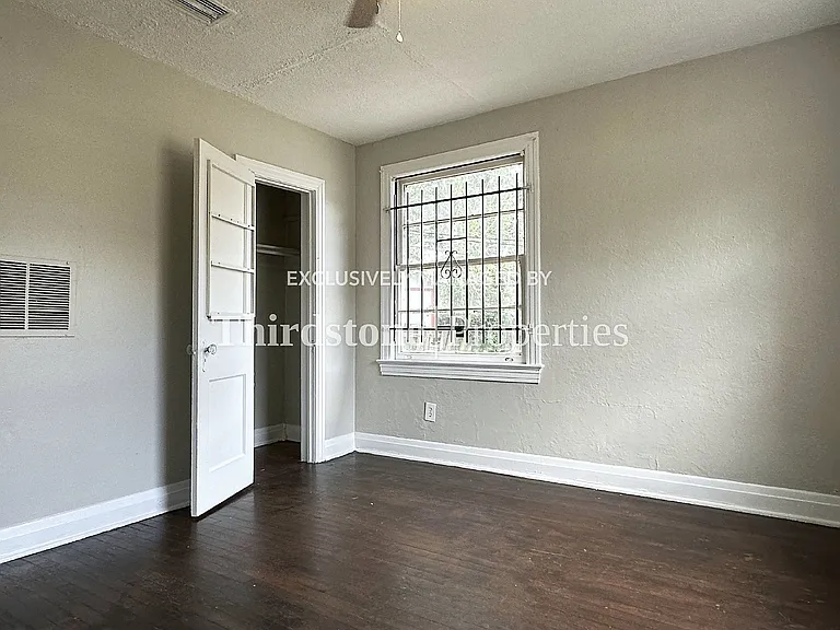562 W 49th St — Photo 11