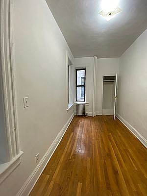 4th image of 221 E 32nd St APT 15