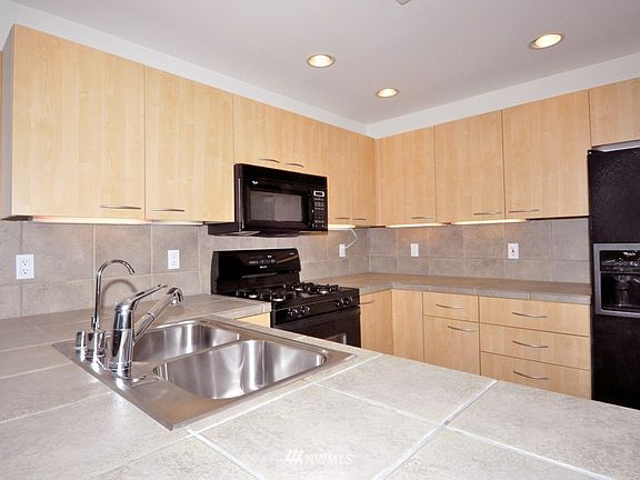 3rd image of 400 W 8th Street #312