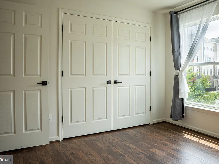 42243 Canary Grass Sq — Photo 28