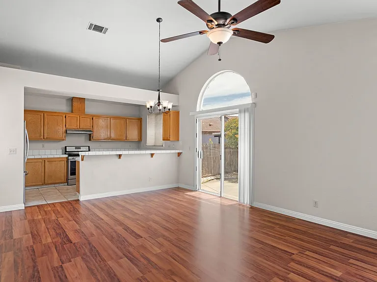 957 McCoy Creek Cir — Photo 5