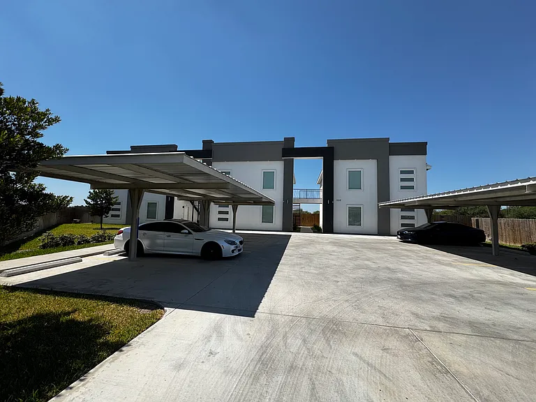 1808 Angelina Dr #3 — Photo 2
