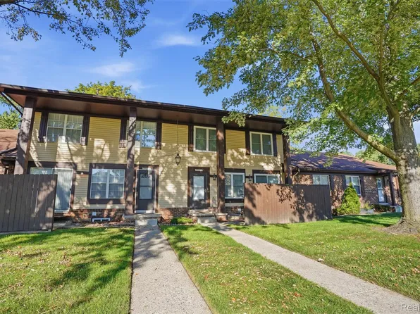 35275 Bristlecone Dr #9, Clinton Township, MI 48035