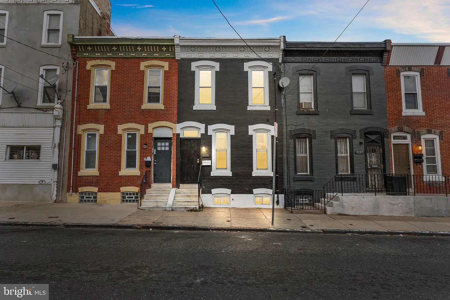 1139 W Somerset St photo 1