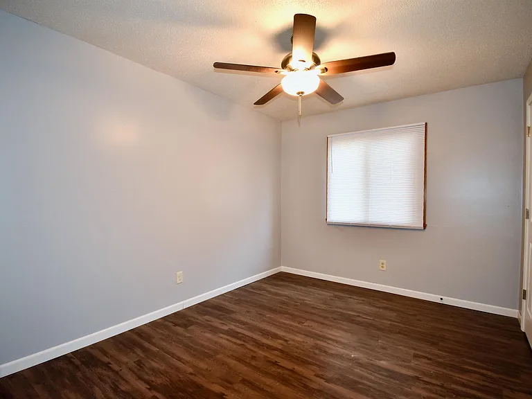 413 4th Ave E #4 — Photo 8