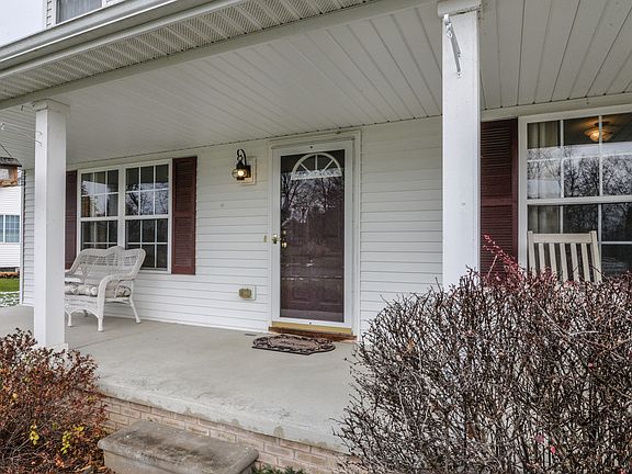 5th image of 219 Glenwood Cir
