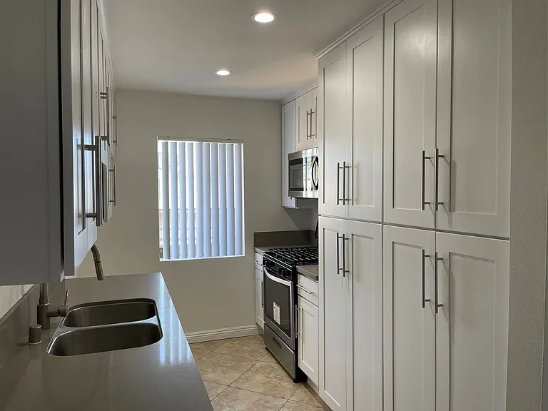 Bentley Apartments LLC — Photo 6