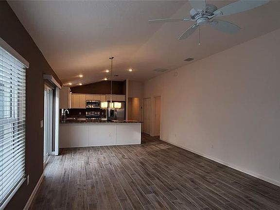 3rd image of 657 Braddy Ct