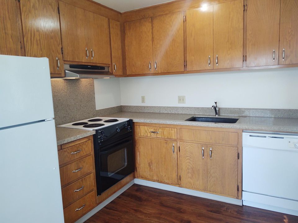 1st image of 398 Alida Way #2