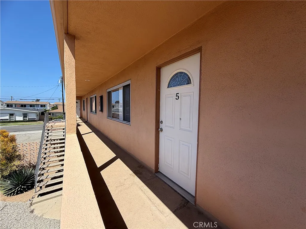 1 bed, 714 sqft, $2,050 — Photo 3