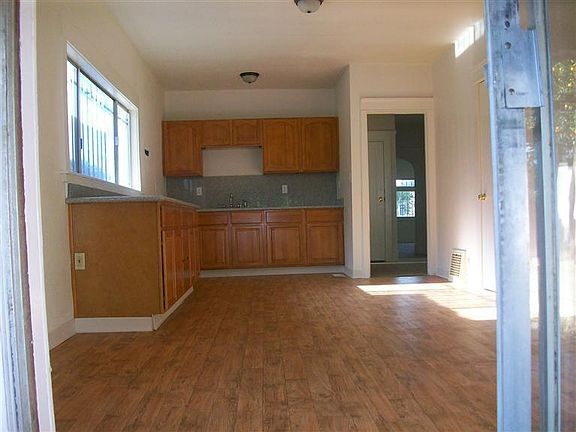 3rd image of 820 N Pershing Ave