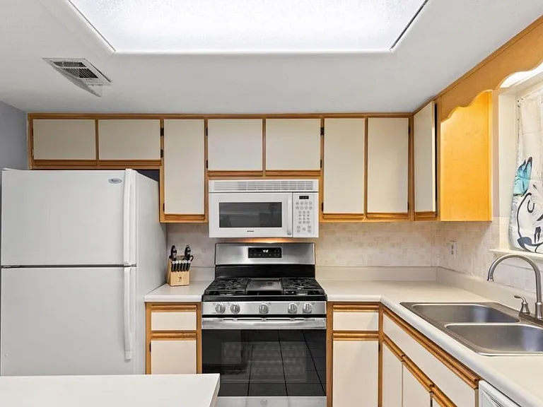 6408 Howard Ave — Photo 1