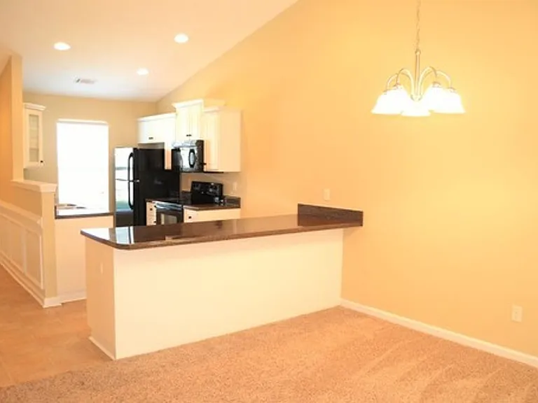 2626 York Dr — Photo 5