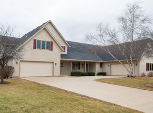 2073 Cherokee St, Grafton, WI 53024