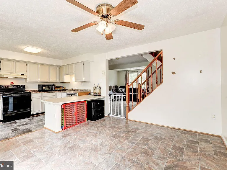 10117 Shelldrake Cir — Photo 5