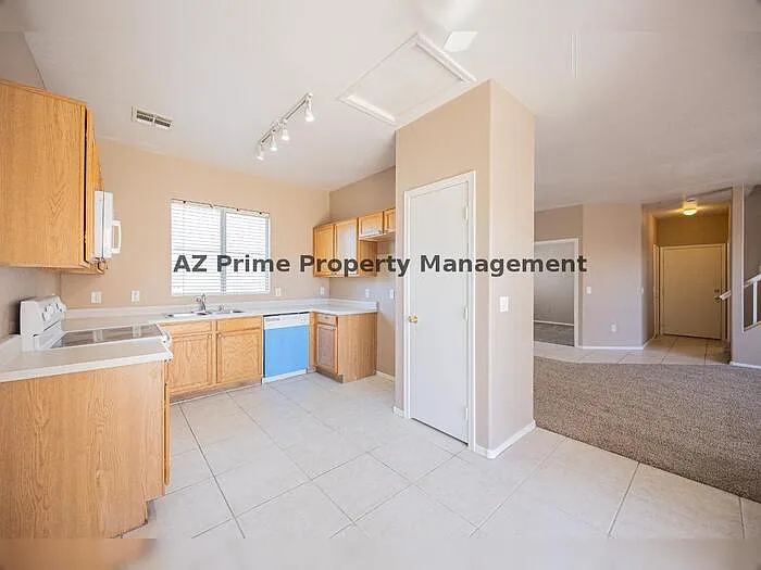 670 E Mariposa Pl — Photo 7