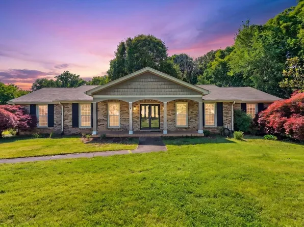 918 Shellie Dr, Clarksville, TN 37043