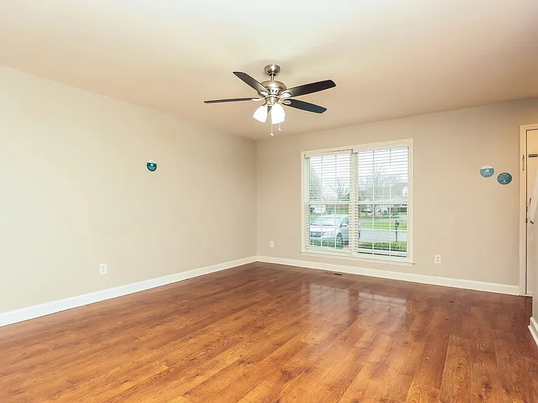 2853 Sutherland Dr — Photo 6