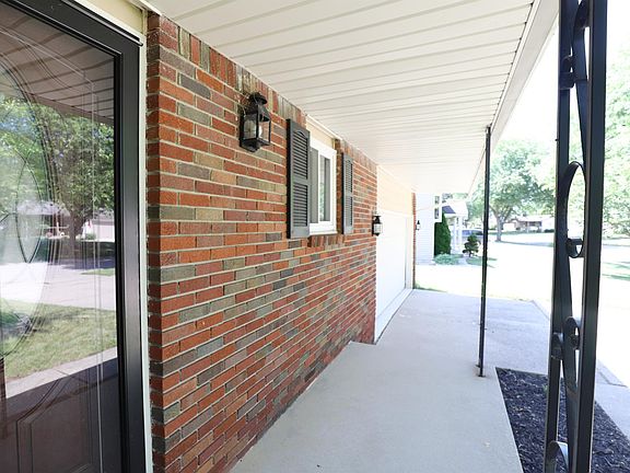 2nd image of 333 Windy Bluff St