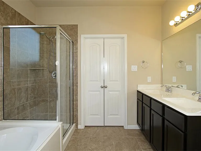 8902 Finnery Dr — Photo 16