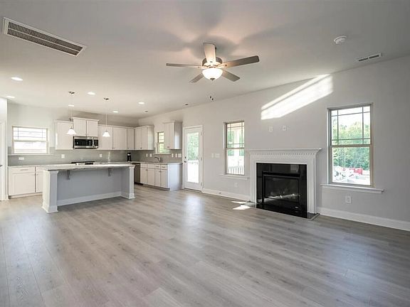 3rd image of 3014 Fairway Dr