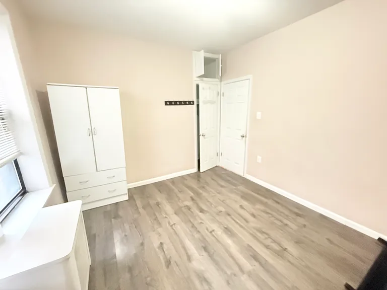 13257 Maple Ave #2R — Photo 10