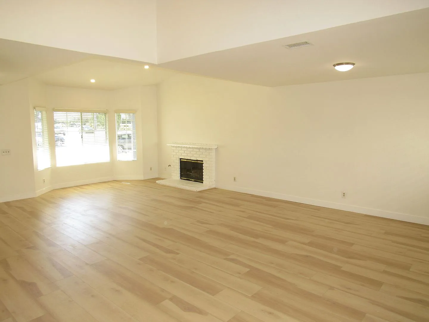 Spacious and Well Maintained 3 Bedroom 2 Bath single Family Home in The City of Corona — Photo 4