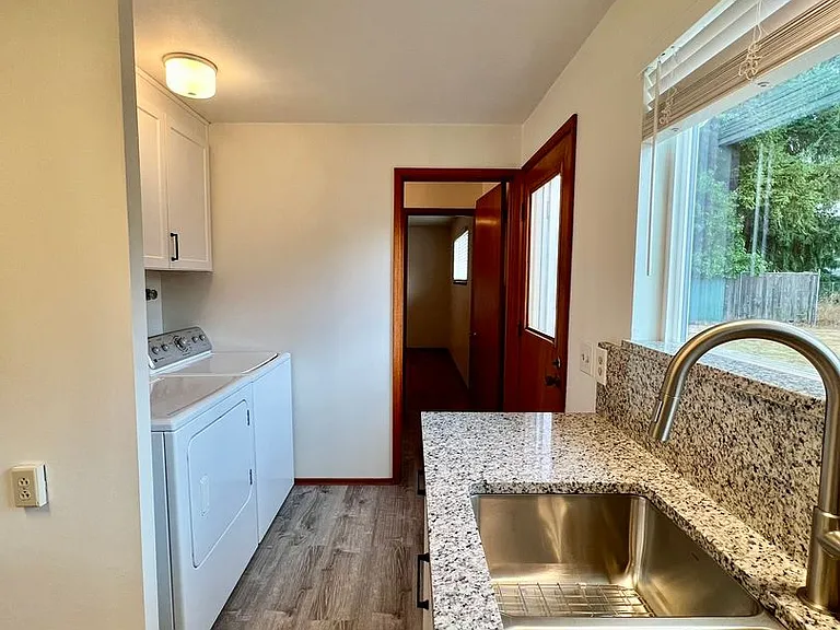 4020 15th Ct NE — Photo 13