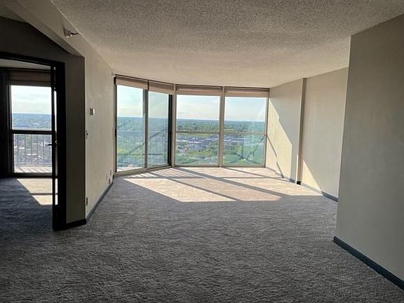 2nd image of 1660 N Prospect Ave Floor 24