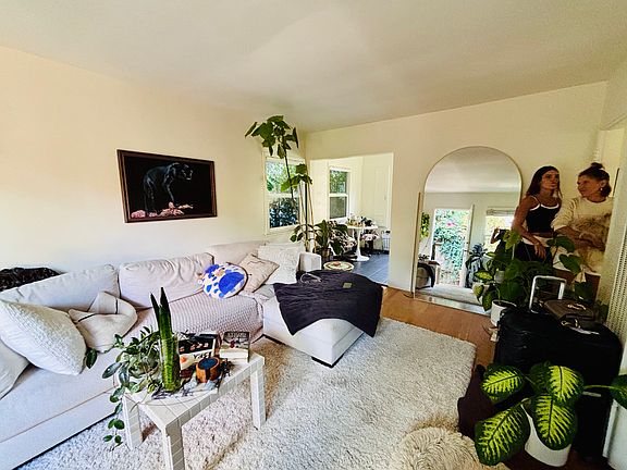 2nd image of 1812 Washington Way Unit 1/2