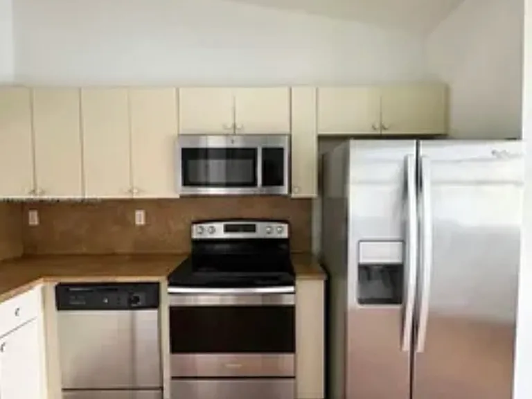 2920 SE 13th Ave #203 — Photo 3