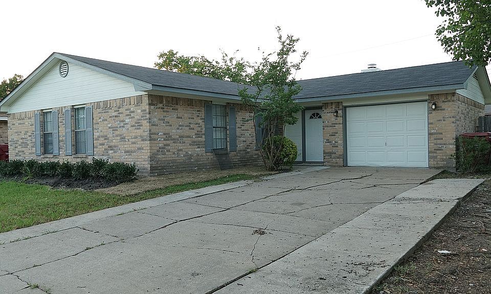 1st image of 820 Meadowdale Dr