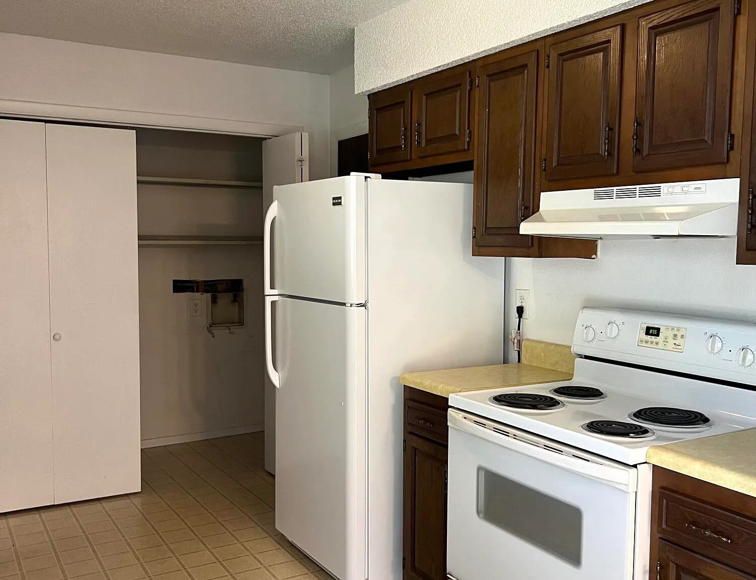 2 bed, 1.0 bath, 990 sqft, $950 — Photo 4