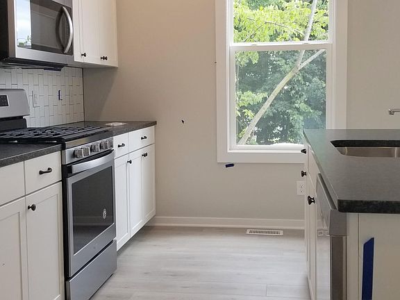 3rd image of 6942 City View Dr